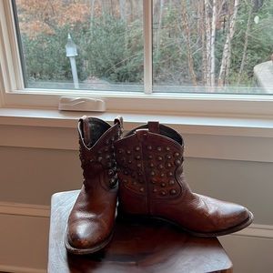 Frye boots; size 5.5; in great condition; worn a few times